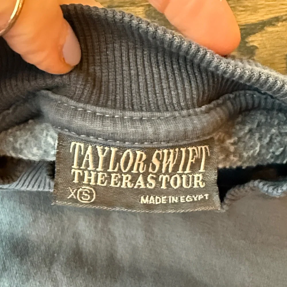 Taylor Swift Eras Tour Blue Crewneck Sweatshirt Official Merch Size XS NWOT - Picture 8 of 16